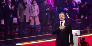 Kurti falënderon votuesit e LVV: Mirënjohje për mundësinë e krijimit të qeverisë pa opozitë.