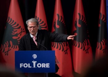 Kushtetuesja e rivendosi në detyrë Ballukun, Berisha: Kryeministri e ndihmoi atë, nesër mblidhet me urgjencë kryesia e PD për…