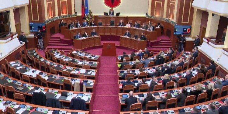 Kuvendi miraton me 85 vota të favorizueshme kandidaturën e Endrit Shabanit për Avokat të Popullit, ndërsa opozita largohet nga salla.