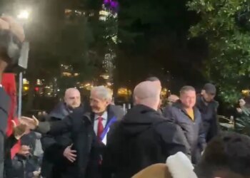 LAJM I FUNDIT/ Berisha arrin në selinë e Partisë Demokratike pak para protestës kombëtare