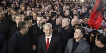 LIVE/ Protesta kombëtare e PD: Opozita kërkon krijimin e një qeverie teknike dhe largimin e Edi Ramës