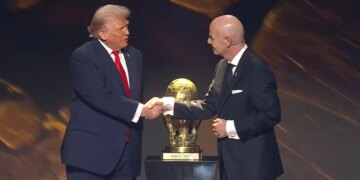 LIVE SHORTI/ "Çmimi FIFA për Paqe", Infantino e dorëzon Presidentit Donald Trump