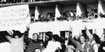 Libri “Fillimet”/ “Nuk kemi ardhur për një pjatë grosh e pak sheqer”, nga Preç Zogaj, trajton përballjen e studentëve me Ramiz Alinë në dhjetor të vitit 1990.