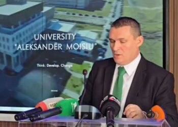 Lideri i SPAK zhvillon takim me studentët në Durrës, nga lufta kundër korrupsionit deri te dorëzimi i detyrës.