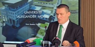 Lideri i SPAK zhvillon takim me studentët në Durrës, nga lufta kundër korrupsionit deri te dorëzimi i detyrës.