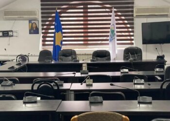 Lista Serbe rimerr drejtimin e komunave veriore në Kosovë, ndërsa sot katër kryetarët e zgjedhur fillojnë ushtrimin e detyrës, me pjesëmarrjen e forcave të KFOR-it.