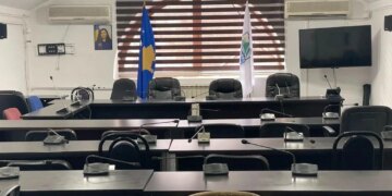 Lista Serbe rimerr drejtimin e komunave veriore në Kosovë, ndërsa sot katër kryetarët e zgjedhur fillojnë ushtrimin e detyrës, me pjesëmarrjen e forcave të KFOR-it.