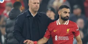 Liverpool përballet me një situatë krizë para ndeshjes me Interin, dhe pozita e Slotit bëhet gjithnjë e më e pasigurt, duke pasqyruar presionin e idhujve në Anfield.