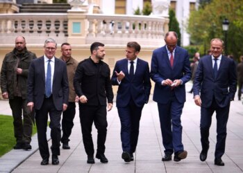 Macron thërret një samit të aleatëve të Ukrainës në Paris për fillimin e janarit për të diskutuar garancitë e sigurisë të nevojshme për Kievin.