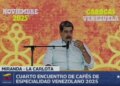 Maduro shfaqet në publik në Karakas pas thashethemeve për arratisjen nga tensionet me SHBA, ndërsa Trump konfirmon bisedën telefonike me presidentin e Venezuelës.