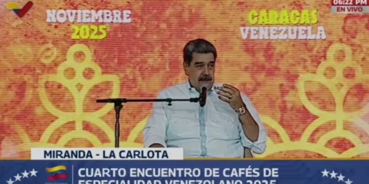 Maduro shfaqet në publik në Karakas pas thashethemeve për arratisjen nga tensionet me SHBA, ndërsa Trump konfirmon bisedën telefonike me presidentin e Venezuelës.