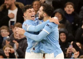 Manchester City mposht Sunderlandin e Granit Xhakës dhe i afrohet kreut të tabelës, Arsenalit.