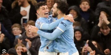Manchester City mposht Sunderlandin e Granit Xhakës dhe i afrohet kreut të tabelës, Arsenalit.