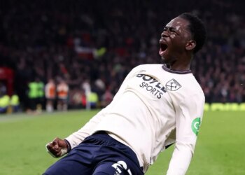 Manchester United “ngarkon”, West Ham siguron barazimin në minutat e fundit