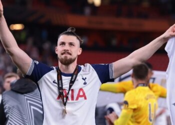 Mbrojtësi i Tottenhamit nën vëzhgimin e Interit, agjenti i tij deklaron: Chivu do të më kontaktojë.