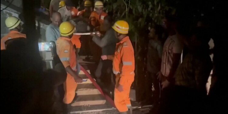 Merr flakë një diskotekë në Indi; 25 viktima nga asfiksia, përfshirë disa turistë.