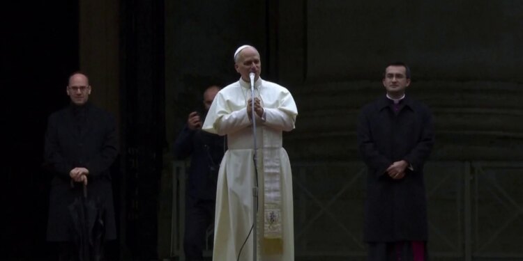 Mijëra besimtarë marrin pjesë në meshën e Krishtlindjes në Sheshin Shën Pjetrit, duke dëgjuar mesazhet e forta për paqe nga Papa Leoni.