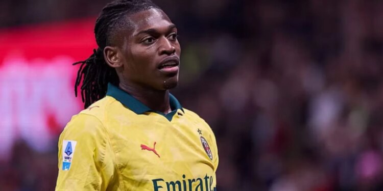 Milan në pushimet e Krishtlindjeve, por përballë një sfide me Veronën, Leao pritet të udhëheqë ekipin si titullar.