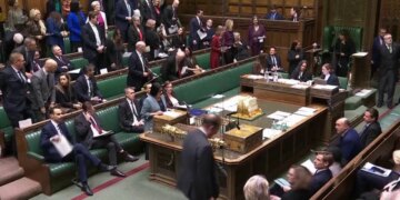 Ministria e Brendshme angleze i propozon 700 familjeve shqiptare largimin vullnetar nga Anglia me një kompensim prej 3 mijë paundësh.