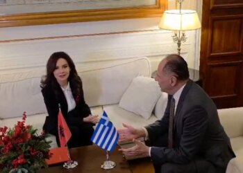 Ministrja Spiropali zhvillon një bisedë me homologun grek/ Temat e diskutimit përfshijnë ligjin e luftës dhe çështjen e detit