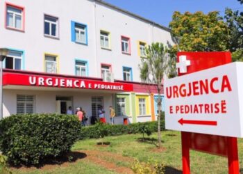 Mjekët rekomandojnë përsëri përdorimin e maskave/ Rritje e numrit të rasteve në pediatri, fëmijët deri në 5 vjeç më të prekurit nga virozat.