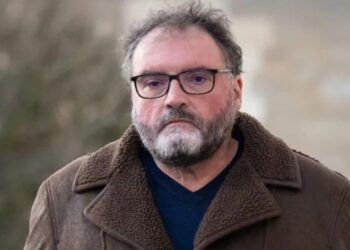 Mjeku anestezist, i cili helmoi qëllimisht 30 pacientë, dënohet me burgim të përjetshëm, duke u paraqitur si shpëtimtar.