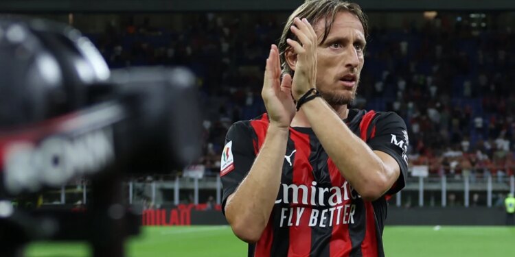 Modriç, pavarësisht moshës prej 40 vjetësh, vazhdon të jetë një nga lojtarët më të shquar në Serinë A dhe u bën thirrje italianëve: Ju pres në Botëror…