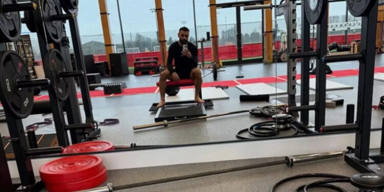 Mohamed Salah në Liverpool, egjiptiani stërvitet i vetëm në palestër...