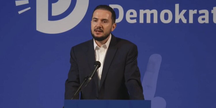 “Mungesa e burrërisë nuk mund të konsiderohet si një tjetër çështje për PD-në”, tha Salianji gjatë takimit në Elbasan: Berisha kërkon llogari për mbledhjet tona, në vend që të…