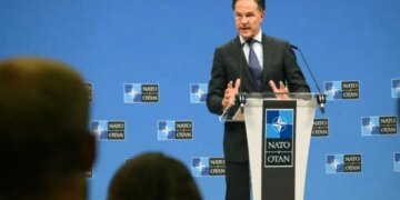 NATO do të vazhdojë blerjen e armëve nga SHBA për të mbështetur Ukrainën në luftën ndaj Rusisë.