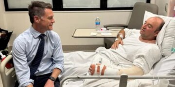 “Na mbushën me krenari”/ Familja e heroit që arriti t’i marrë armën njërit prej sulmuesve në Australi flet për ngjarjen.