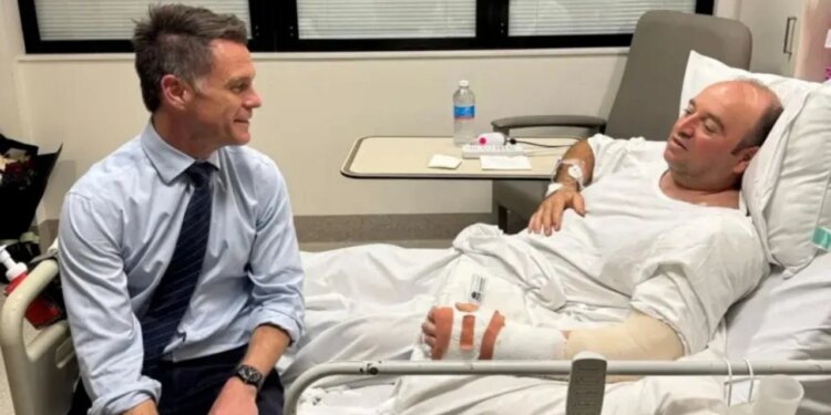 “Na mbushën me krenari”/ Familja e heroit që arriti t’i marrë armën njërit prej sulmuesve në Australi flet për ngjarjen.