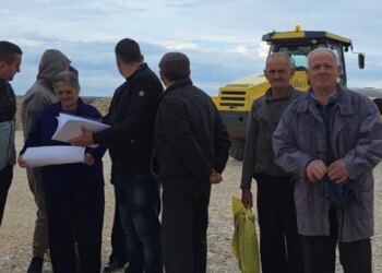 "Na po na pushtojnë tokën" / Banorët e Fierit: 'Brevi Construction' e Salillarit po realizon ndërtimin e paneleve diellore