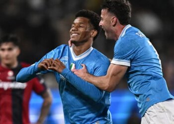 Napoli merr titullin e Superkupës, Neres vendos rezultatin përballë Bolonjës në finale.