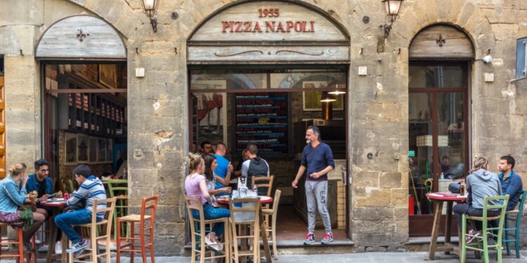 Napoli shpallet "mbretëreshë" e ushqimit për vitin 2025, Shqipëria e renditur ja ku qëndron.