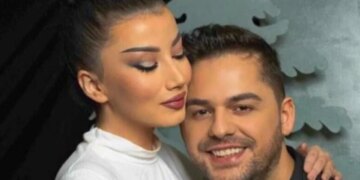 Ndarja nga jeta e Shpat Kasapit, bashkëshortja e këngëtarit ndan një mesazh emocionues: "Sa do doja të kisha në dorë biletën tënde."