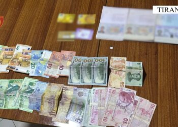Nga 5 mijë lekë të vjetra deri në 100 euro: Përcaktohet “nëna” e prostitucionit në Tiranë, tre persona të arrestuar, bllokohen paratë.
