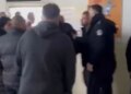 Ngjarje të dhunshme në një qendër votimi në Kosovë, përplasje mes qytetarëve, intervenon policia