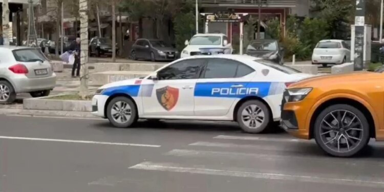 Ngjarje tragjike në Vlorë: 50-vjeçarja humb jetën pas rënies dhe përplasjes me bordurat e bulevardit