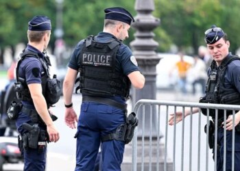 Një gruaje 53-vjeçare i jepet dënimi me 30 vite burg nga gjykata franceze, pas helmimit të dy vajzave të saj, njëra nga të cilat humbi jetën, si dhe për tentativën për të vrarë ish-burrin.