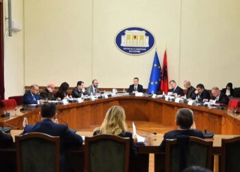 "Një javë e mjaftueshme për njohjen me provat", deputetët e PD i dërgojnë mandatet Peleshit: Mblidh Këshillin për kërkesën e SPAK për arrestimin e Ballukut