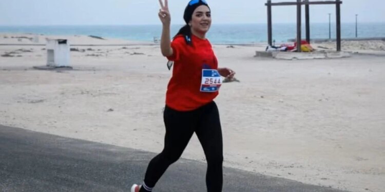 Një maratonë u organizua ku disa nga femrat pjesëmarrëse garuan pa hixhab, ndërsa autoritetet iraniane arrestojnë dy organizatoret.