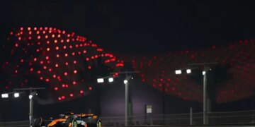 Norris me performancë të shkëlqyer në provat e lira, britaniku “sfidon” Verstappen dhe Piastrin para garës kryesore në Abu Dhabi.
