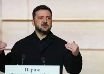 “Nuk ekzistojnë zgjidhje të lehta për arritjen e paqes”, thotë Zelensky: Ndikimi i bisedimeve SHBA-Rusi mbi përparimin.