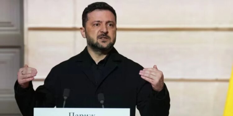 “Nuk ekzistojnë zgjidhje të lehta për arritjen e paqes”, thotë Zelensky: Ndikimi i bisedimeve SHBA-Rusi mbi përparimin.