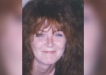 Pas 20 vjetësh, zbardhet misteri i një vrasjeje në Angli; ja çfarë e ndihmoi policinë të identifikojë autorin e vërtetë.