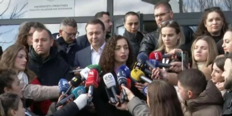 “Pas zgjedhjeve, Qeveria e re duhet të formohet sa më shpejt,” Vjosa Osmani thekson rëndësinë e pjesëmarrjes masive: Qytetarët rivendosin kontrollin mbi vendimmarrjen.