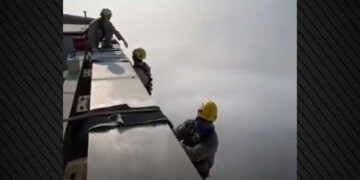Pastrimi i ndërtesës më të lartë në botë në Dubai nga punëtorët nepalezë në lartësinë 828 metra