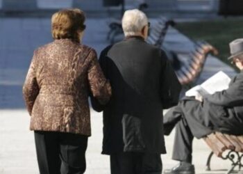 Pensionistët përfitojnë bonusin. Duke filluar nga sot, 756 mijë pensionistë kanë mundësinë të tërheqin mesatarisht nga 10 deri në 15 mijë lekë.