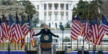 Përballja gjyqësore e Trump-it me BBC-në, specialistët: Avokatët e presidentit duhet të kalojnë një sfidë të madhe për të siguruar 10 miliardë dollarët e kërkuar